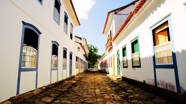 Casarões no Centro Histórico e calçamento pé de moleque, Paraty, Rio de Janeiro