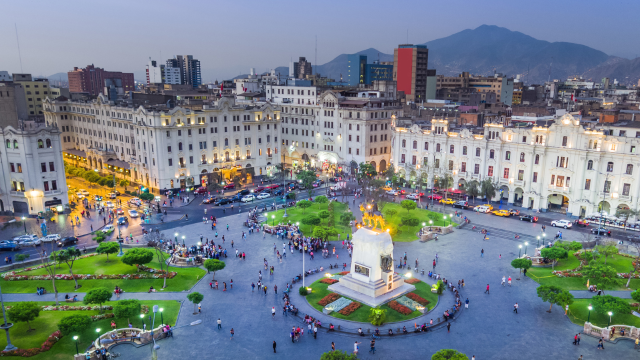 PRAÇA SAN MARTIN, LIMA, PERU