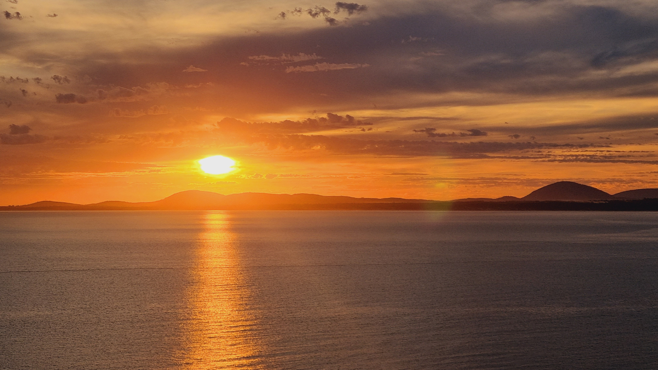 POR DO SOL EM CASAPUEBLO, PUNTA DEL ESTE, URUGUAI